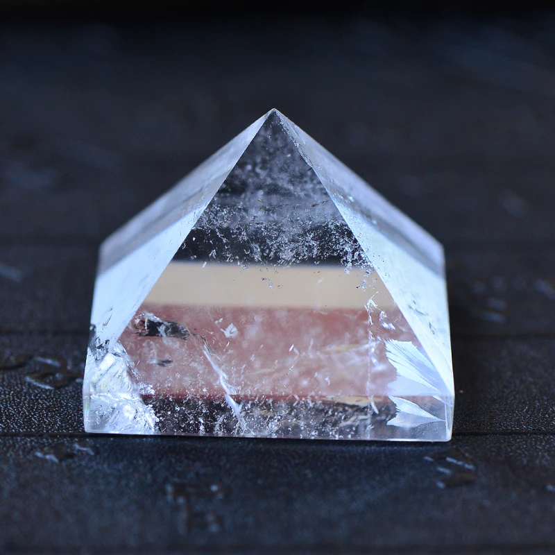 Кристалл хай. Пирамида Кристалл кварца. Белый кварц пирамидка. Кремниево-кислородные тетраэдры кварца и стекла. Пирамида кварц купить белый.