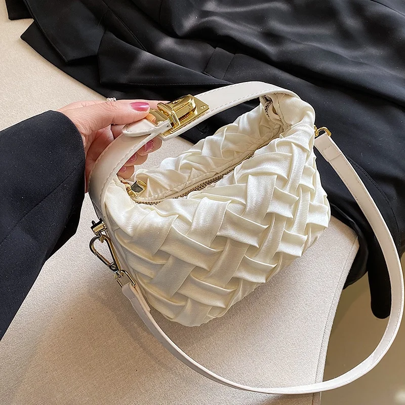 

2022 New Hot Summer Trending PU Chinese Small Jelly Bag Cross Shoulder Ladies Drop Shipping Purse Women Woven Purse Handbags
