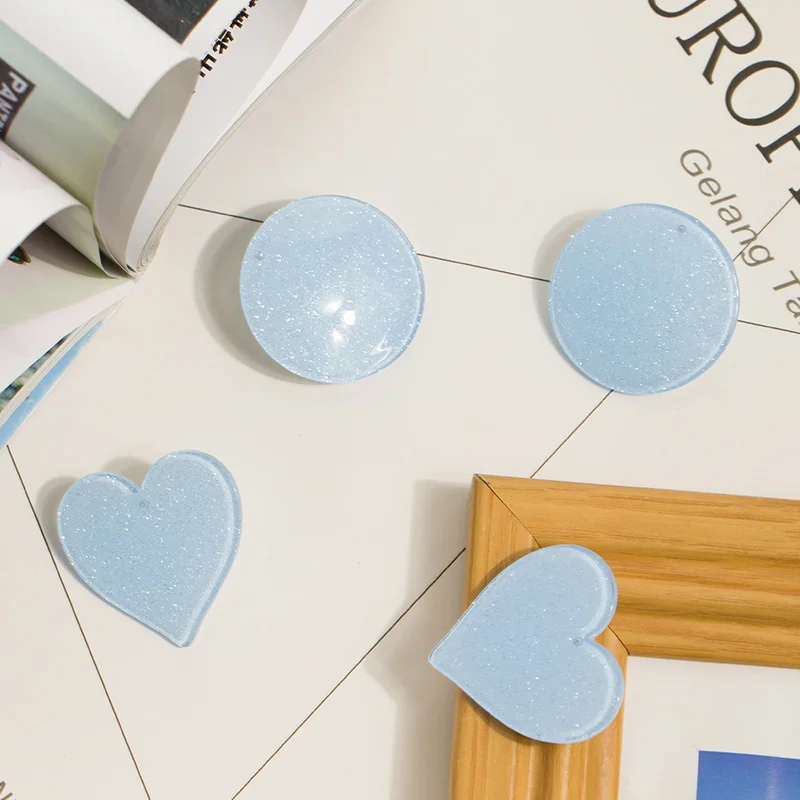 

Korea Small Fresh Glitter Love Earrings for Women Blue Heart Acrylic Stud Earrings Jewelry oorbellen, Colorful