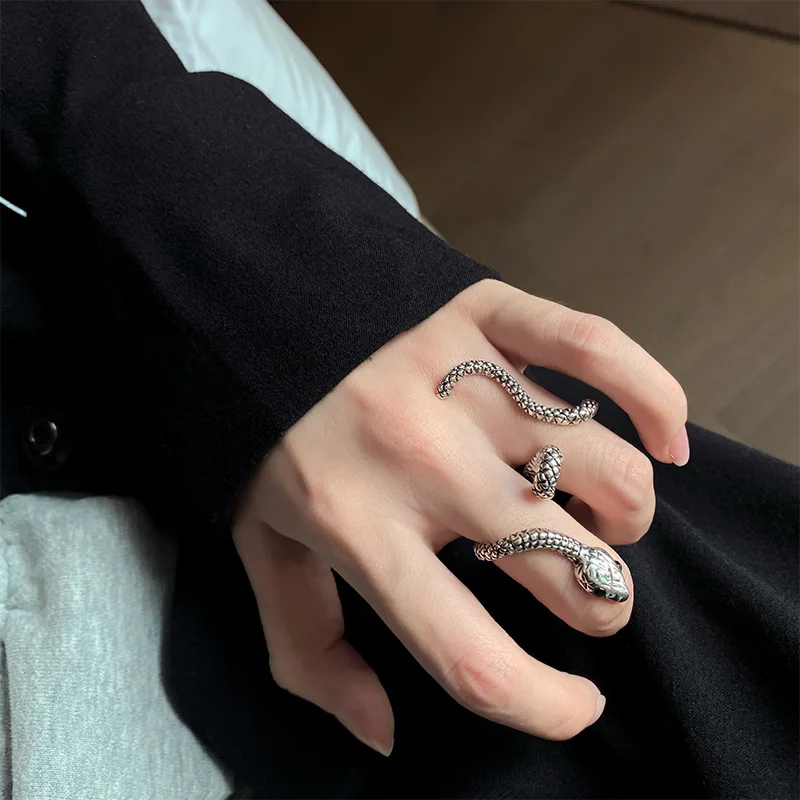 

2021 New Hip Hop Punk Silver Colour Wave Bend Snake Metal Vintage Finger Ring for Cool Women Girls Jewelry Gifts, Sliver