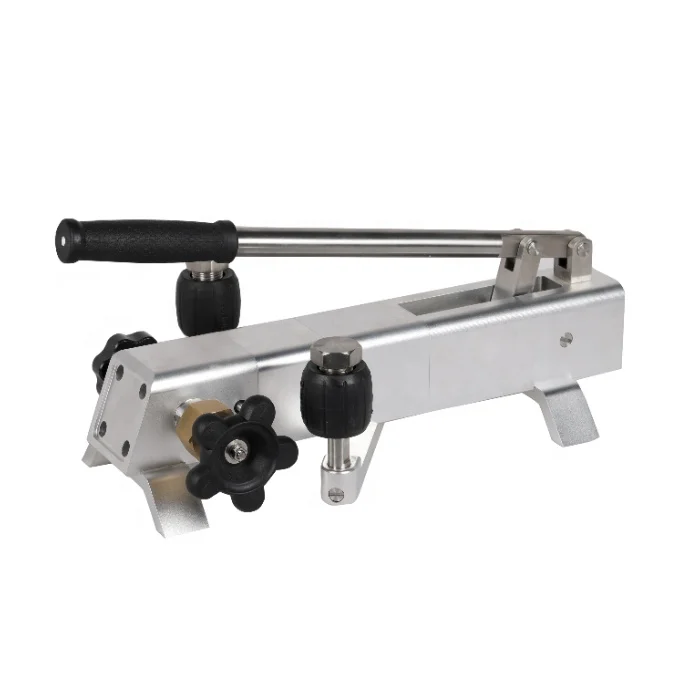 
Pressure comparison test hand pump V18 