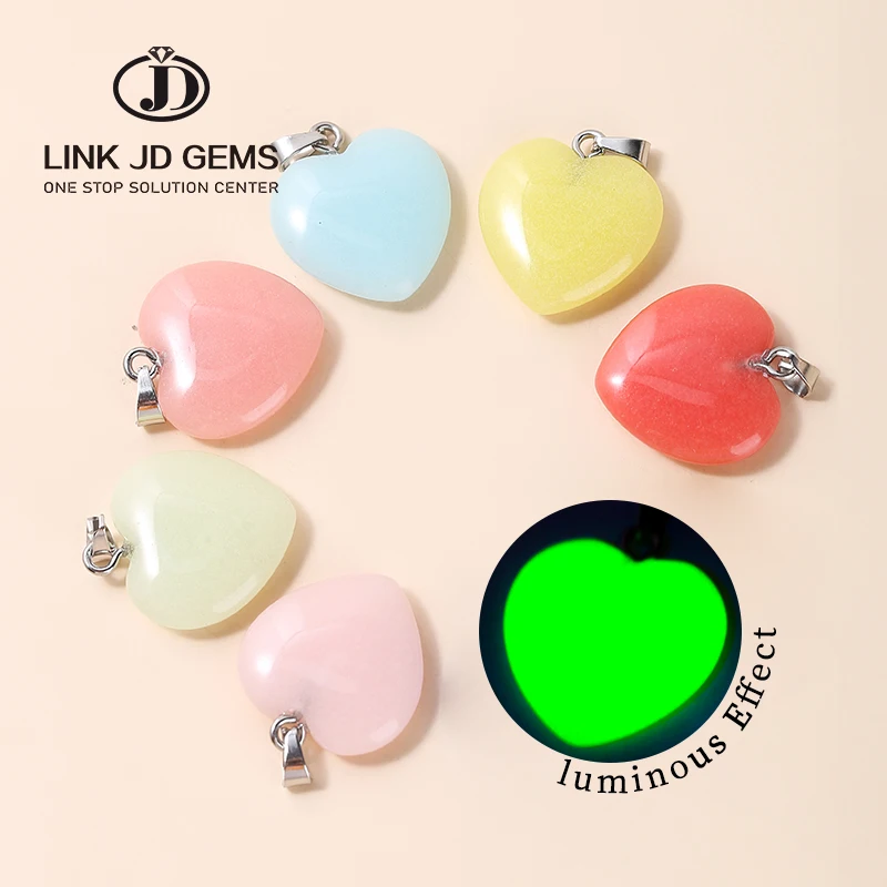 

Glow in the Dark Synthetic Light Green Luminous Stone Vintage Fluorescence Heart Shape Necklace Pendant Charm for Women Jewelry