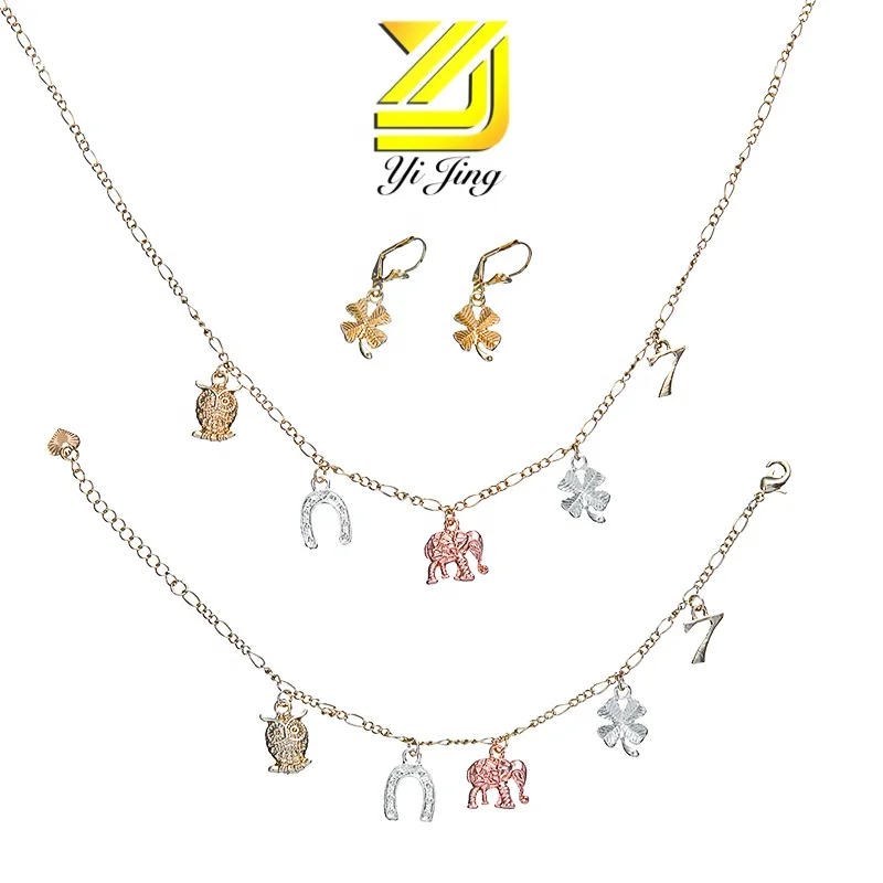 

The mascot Lucky hanging fashion charm tricolored suits