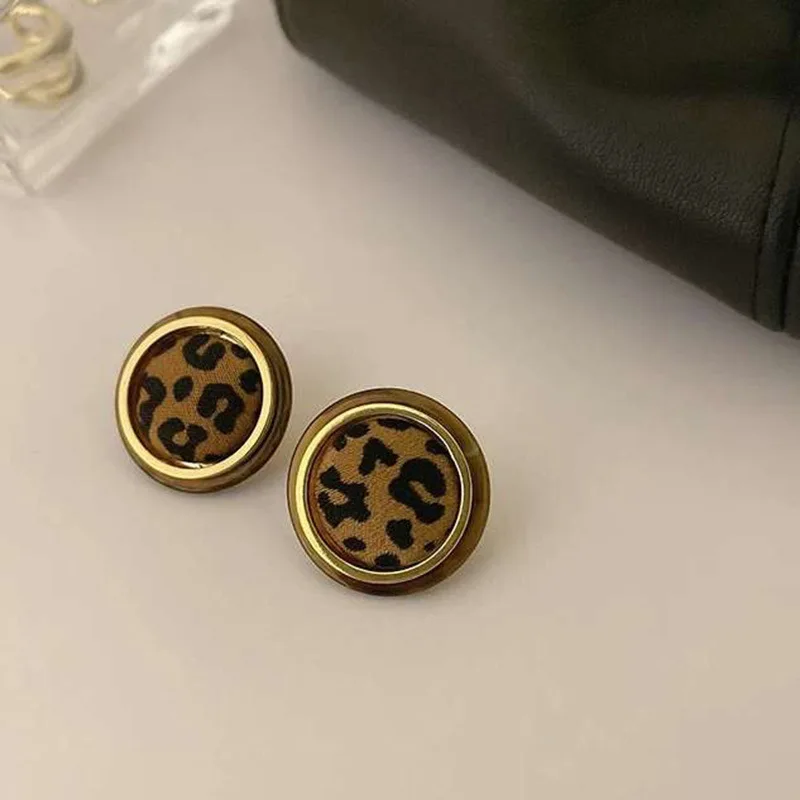 

Duoying aretes chic round leopard earrings alloy acrylic gold plated earrings fashion stud earrings for women