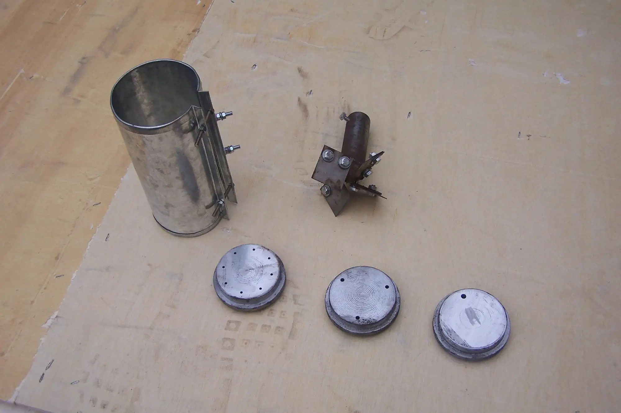 mould and cutting blade.jpg