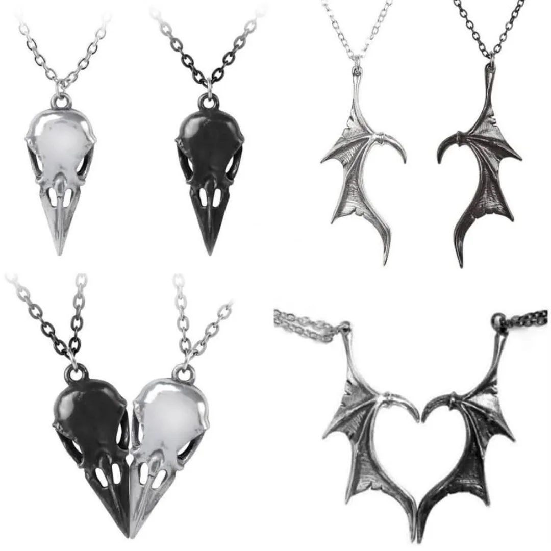 

Retro Skull Necklace Fashion High Quality Stitched Heart Necklace Creative Bat Wing Necklace