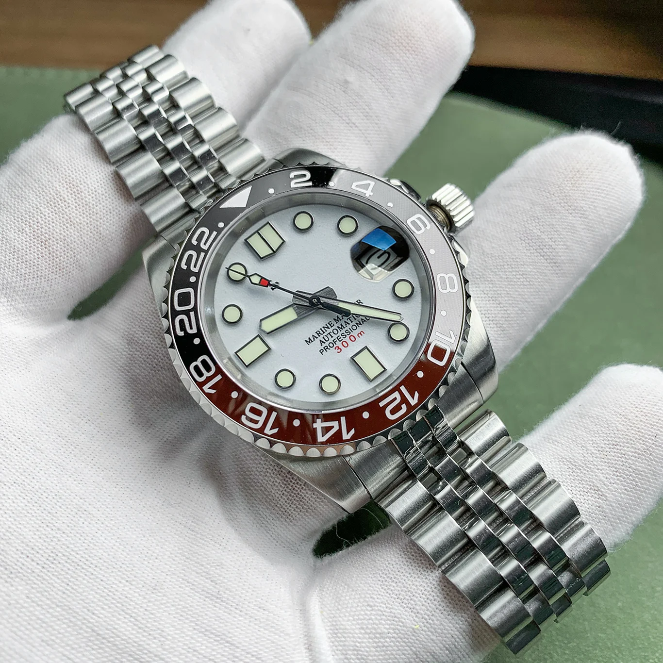 

Japanese NH35 Movement Watch Mechanical Waterproof 40mm Super Luminous Sapphire Crystal Stainless Steel Case Jubilee Strap Mod, 22 colors