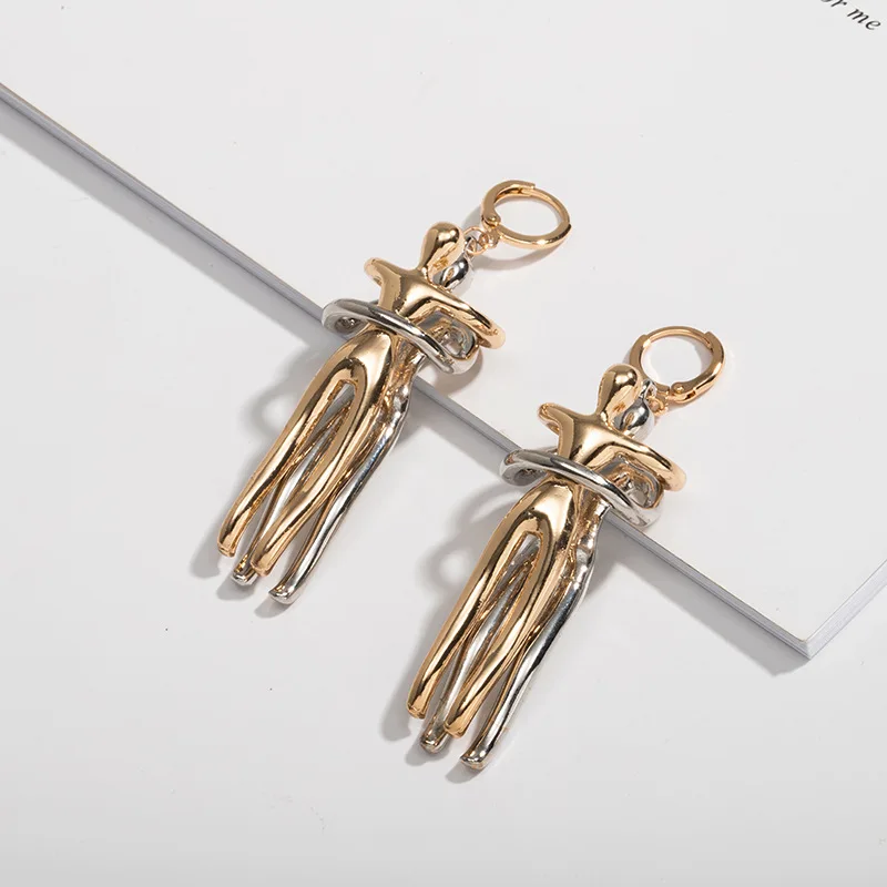 

OUYE 2021 new personality design jewelry alloy earrings retro exaggerated human body embrace long earrings women, Golden/silver
