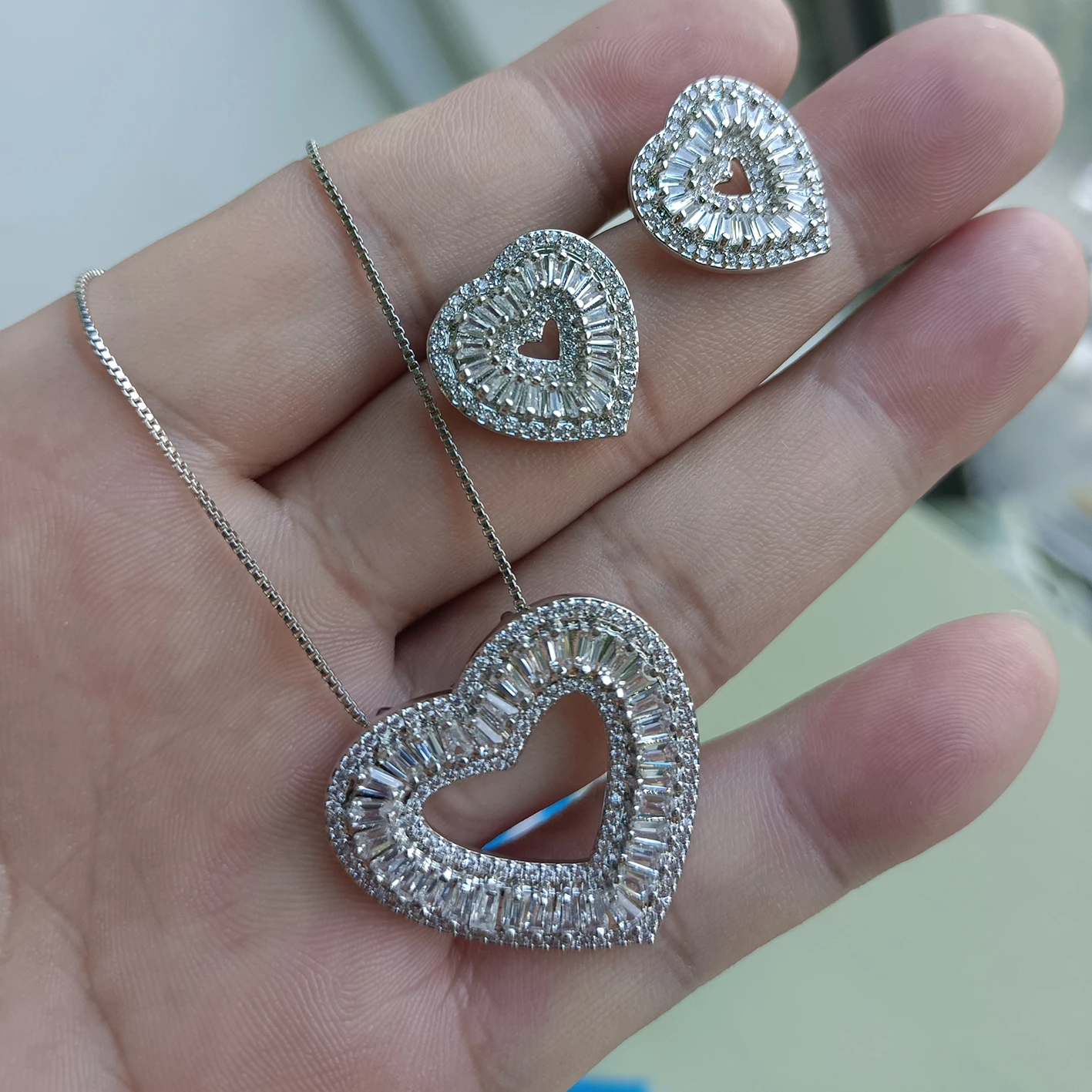 

wholesale alphabet cubic zirconia diamond tennis letter initial heart shaped pendant necklace for women 2021 fashion jewelry, Plated