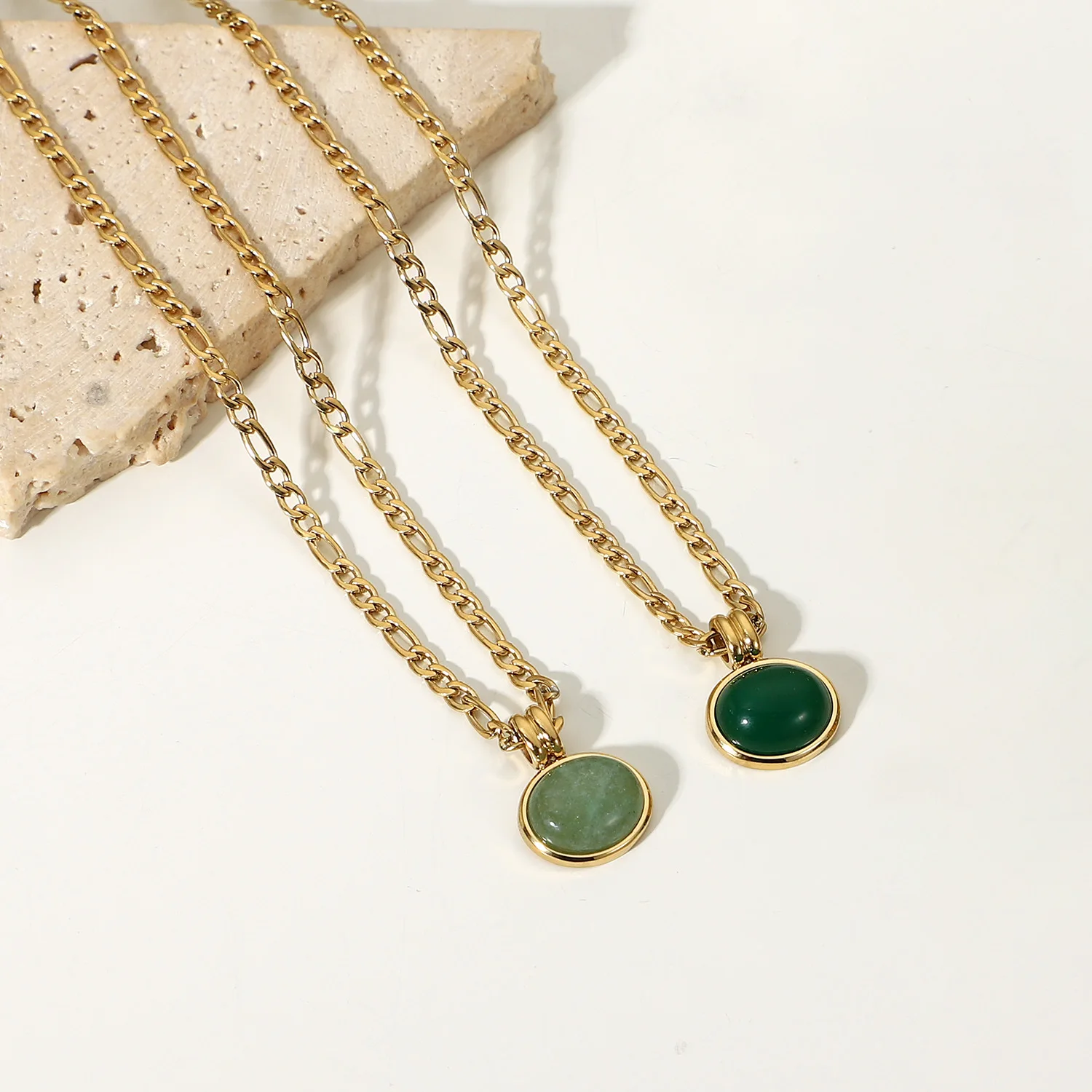 

14K Green Aventurine Jade Round Pendant Figaro Chain Stainless Steel Necklace Vintage Gold Plated Clavicle Chain Ladies, Picture