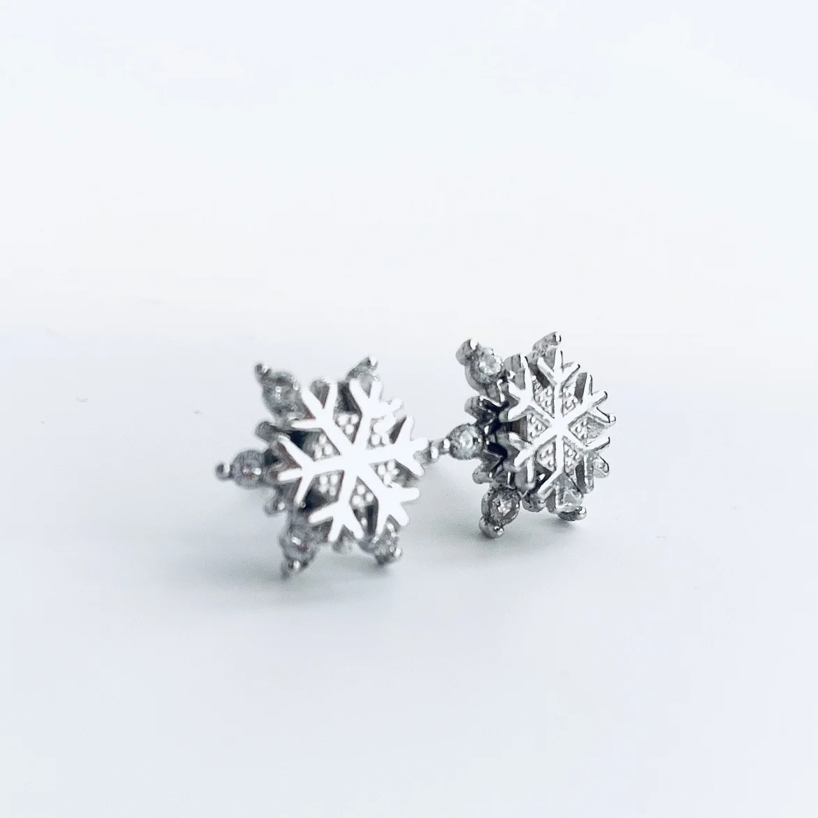 

2021 Fashion 925 Sterling Silver Boutique Snowflake Spin Stud Earrings