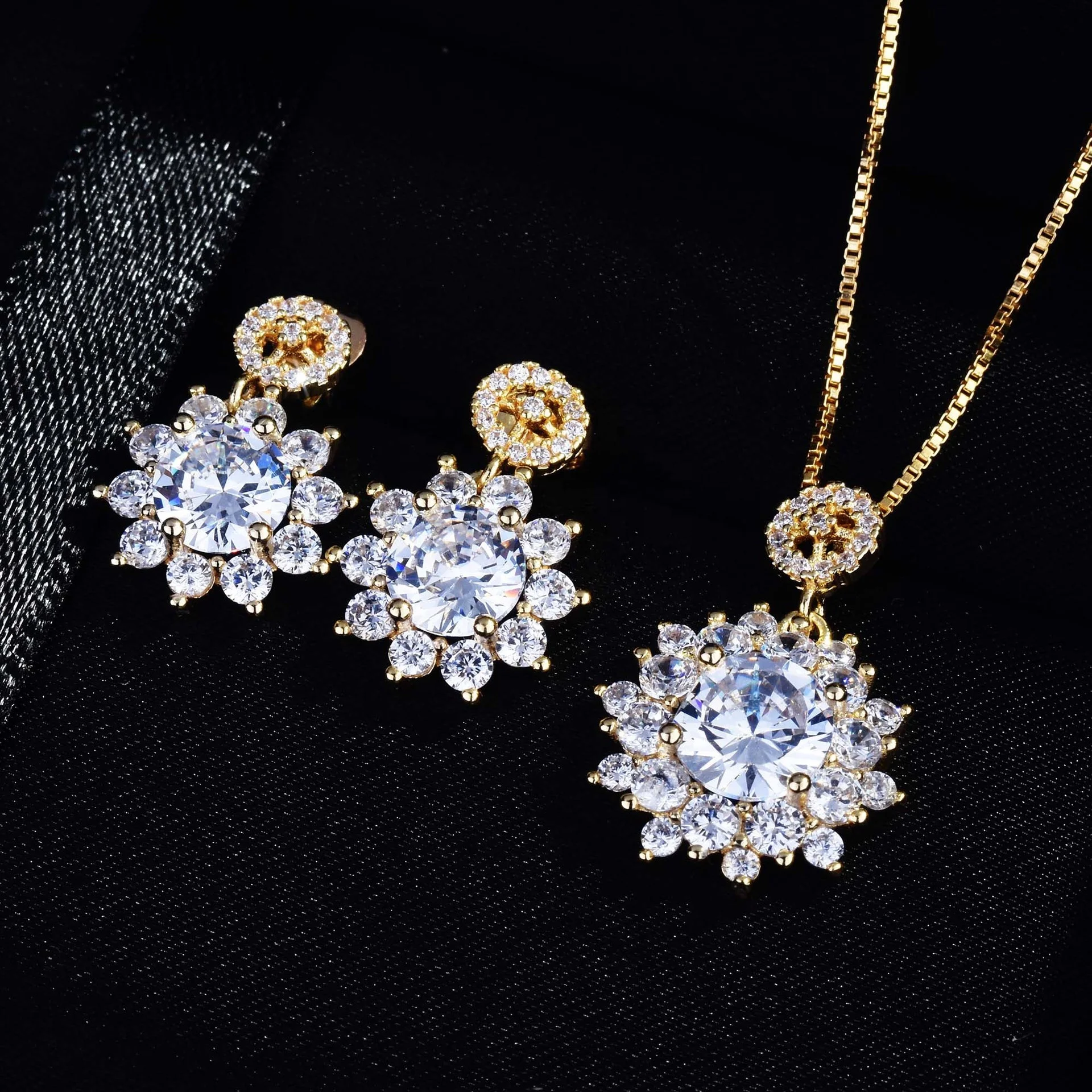 

Fashion Wedding Bridal Zircon Jewelry Sets For Women Romantic Sunflowers Snowflakes Choker Elegant Necklace Earrings Fine Gift, Picture shows
