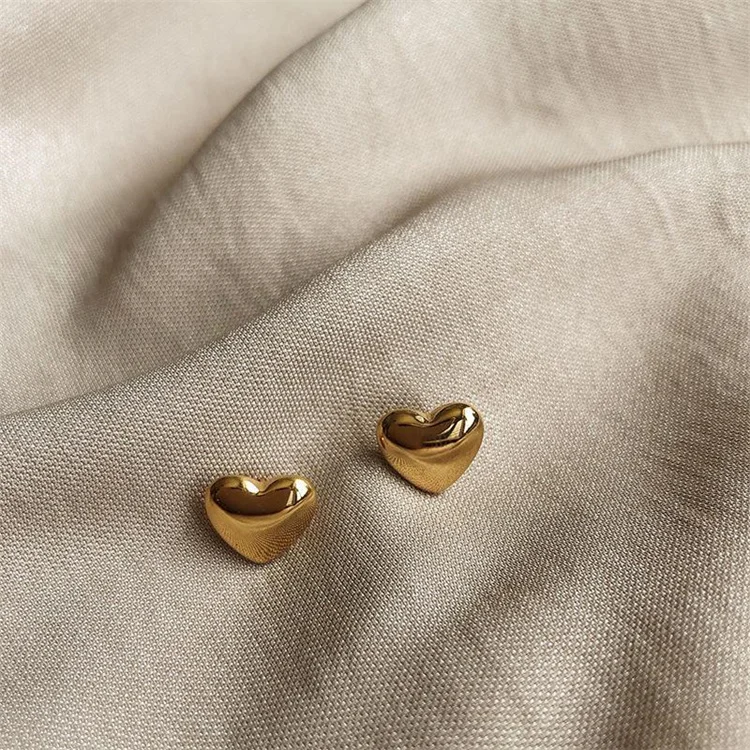 

Wholesale New High Quality Simple Dainty Women Titanium Steel 18k Gold Plated Heart Peach Stud Earrings