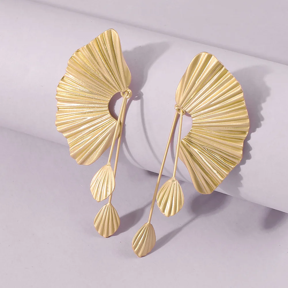 

2021 New Fashion Style Spring Large Gold Plated Leaf Retro Long Pendant Earrings With Girls Gift