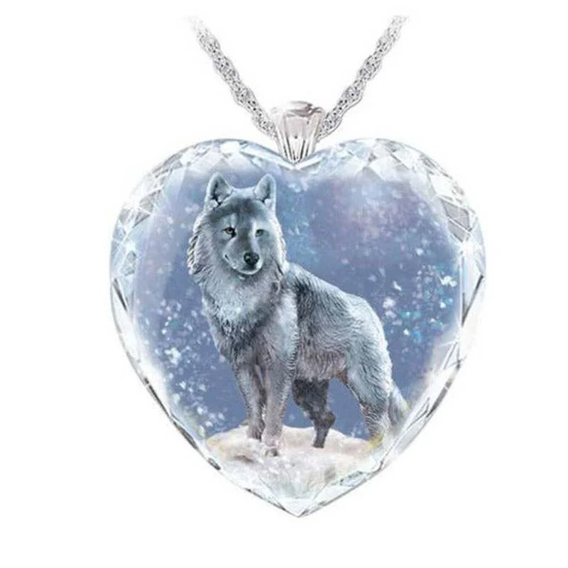 

European and American hip-hop punk men's snowy wolf heart pendant crystal necklace