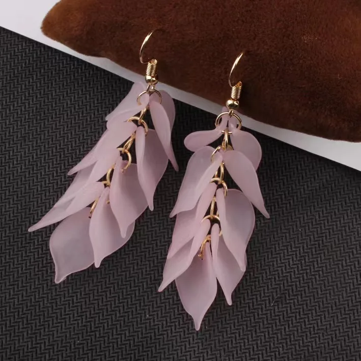 

New petal leaf girl creative earrings