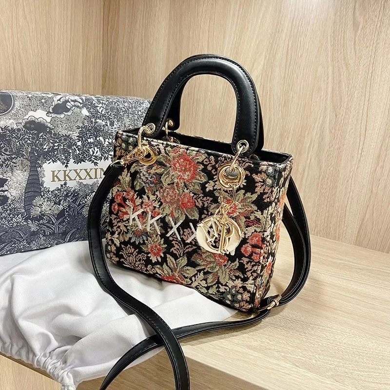 

New trendy mini tote bags famous luxury brands shopper embroidery printed handbags Medium Lady D-Lite Bag canvas purses 2021, 7colors