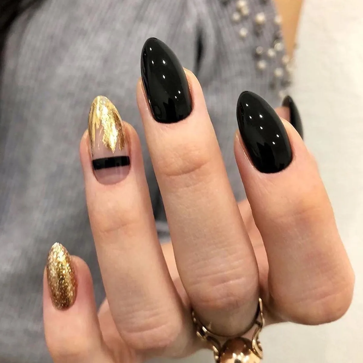 

Full Cover Short Glitter Black Gold False Nails Sets Almond Shape Press On Nails