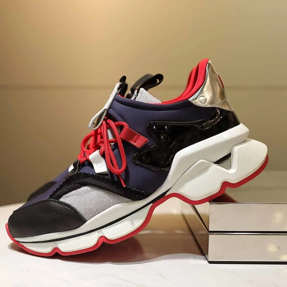 

Brand designer shoes for men rivet sneakers Famous luxury Casual shoes model QJ06