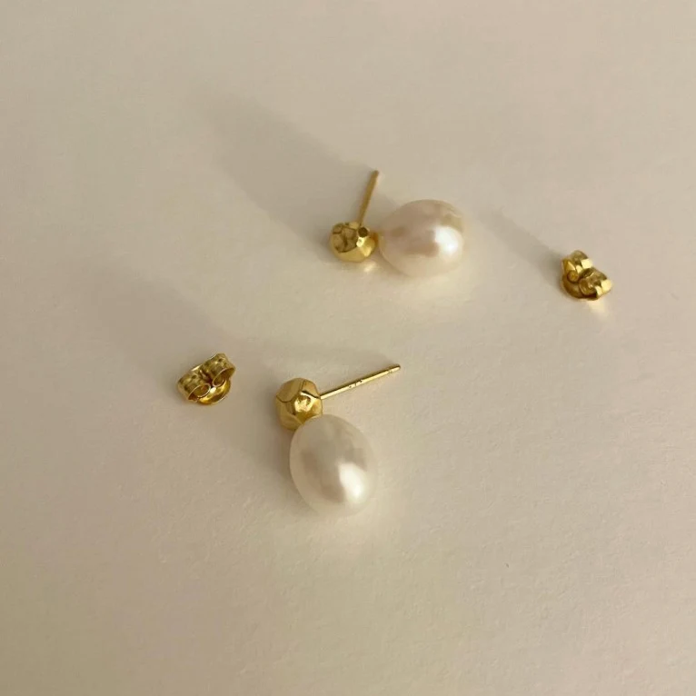 

VIANRLA Women's Sweet 925 Sterling Silver Shaped Pearl Stud Earrings Stud Earrings