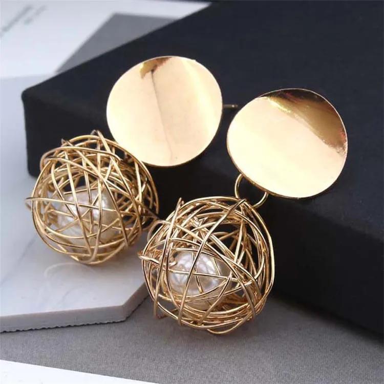 

European Beauty Retro Geometric Earrings Accessories Simple Metal Braided Ball Pearl Stud Earrings, Picture shows