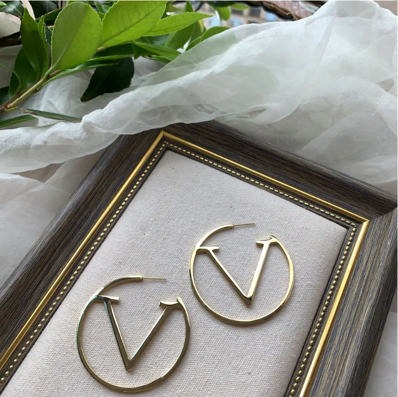 

High Quality Letter V Circle Earring Women Round Hoop Earring Stainless Steel