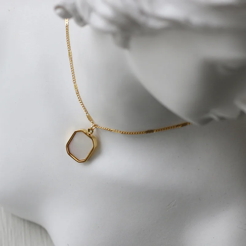 

The Latest Fashion Art Style Stainless Steel Square Pendant White Shell Necklace