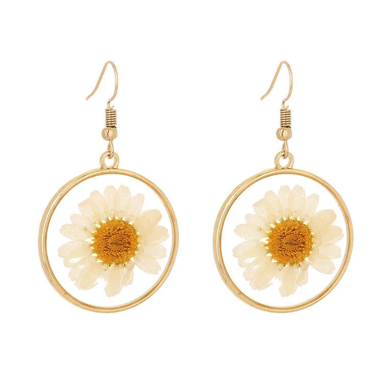 

Hot Selling Round Transparent Resin White Natural Chrysanthemum Dried Flower Drop Earrings for Women Gifts