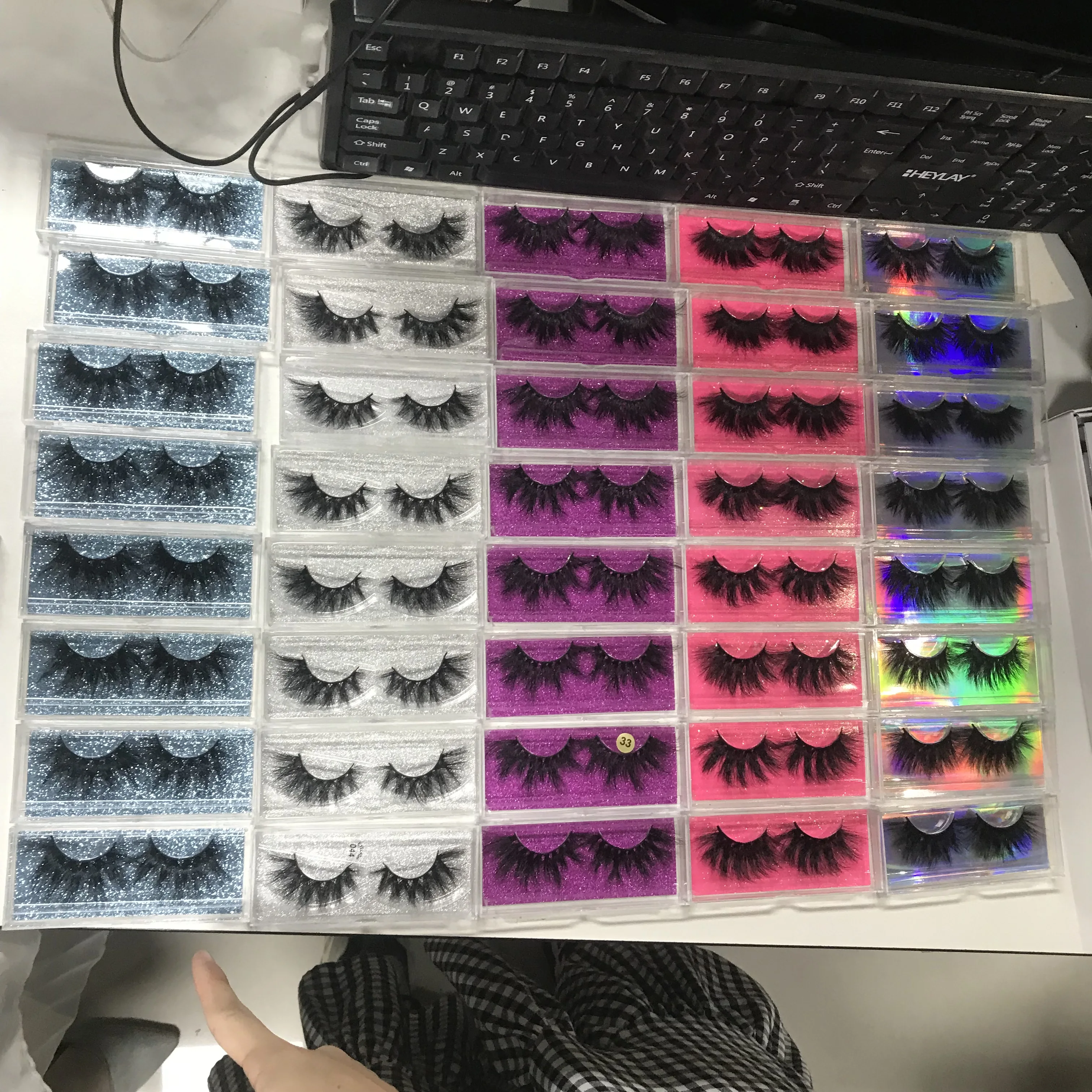 

Cheap 3d mink lashes with logo hot sale eyelash extension and custom eyelash packaging