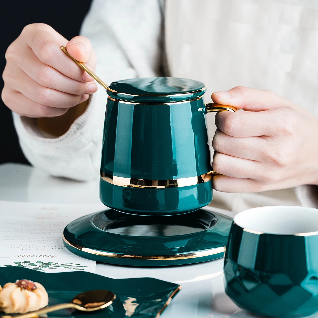 

European Classic Coffee Cup And Saucer Suit Mug Ceramic Cup With Spoon And Handle