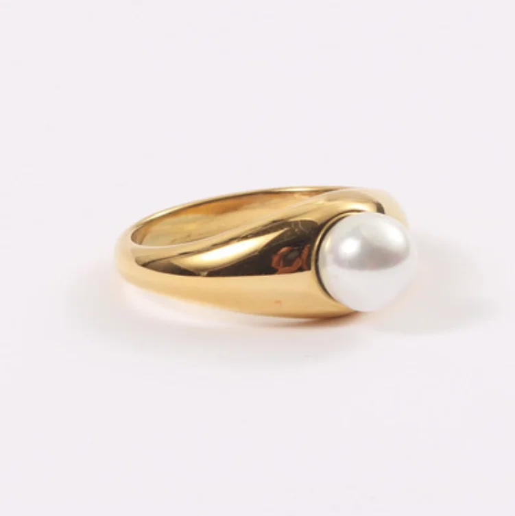 

18k Gold Plated Stainless Steel Simple Fashion Pearl Ring, Picture shows
