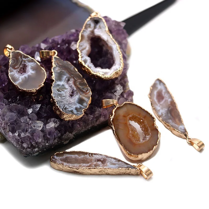 

Natural Agate Crystal Stone Cave Gemstone Druzy Pendants Necklace Irregular Gold Plated Quartz Pendant For Women