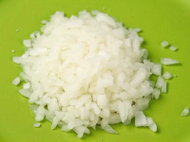 How Much Chopped Onion Equals One Onion: Exact Measurements