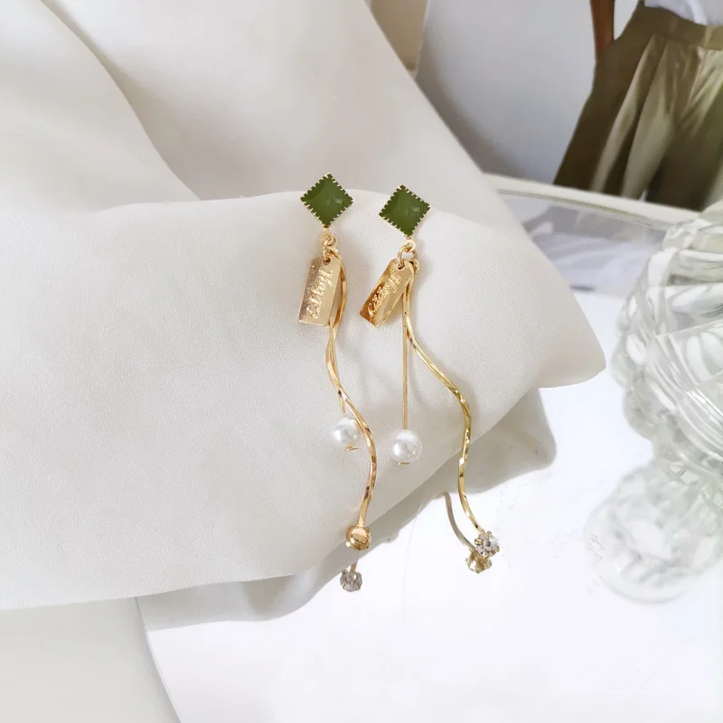 

Hot Selling Real Gold Plated Fresh Water Pearl Drop Earrings English Letter Crystal Paved Stick Earrings For Girls