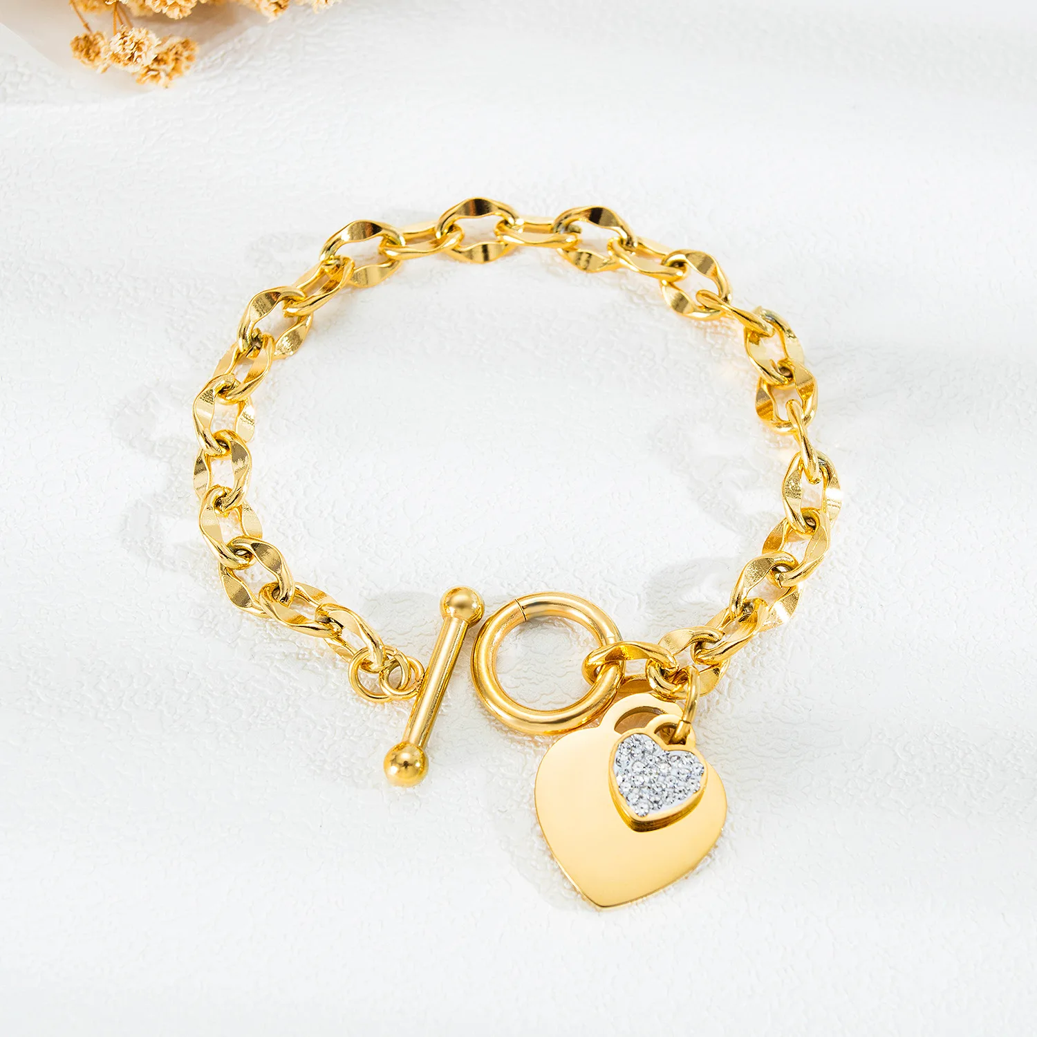 

HongTong Fashion Love Stainless Steel Bracelet Gold Plated Diamond Hand Jewelry OT Buckle Titanium Steel Bracelet Women, Picture shown