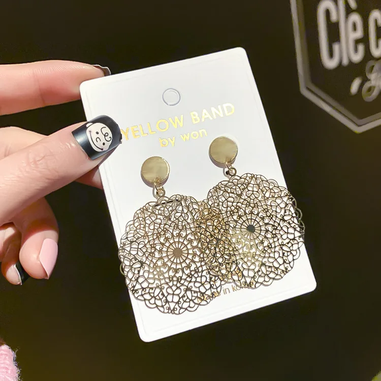 

Metal hollowing flower 2020 new arrivals earrings