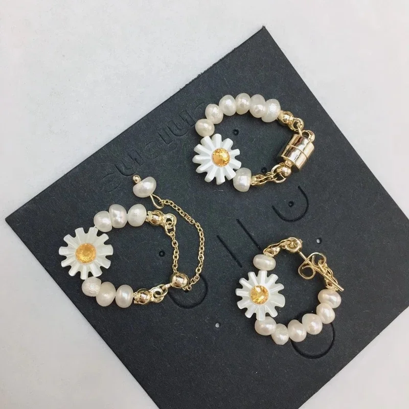 

Japan Handmade Elegant Freshwater Pearl Hoop Earrings For Women Fashion Shell Yellow Flower Boucle d'oreille Jewelry