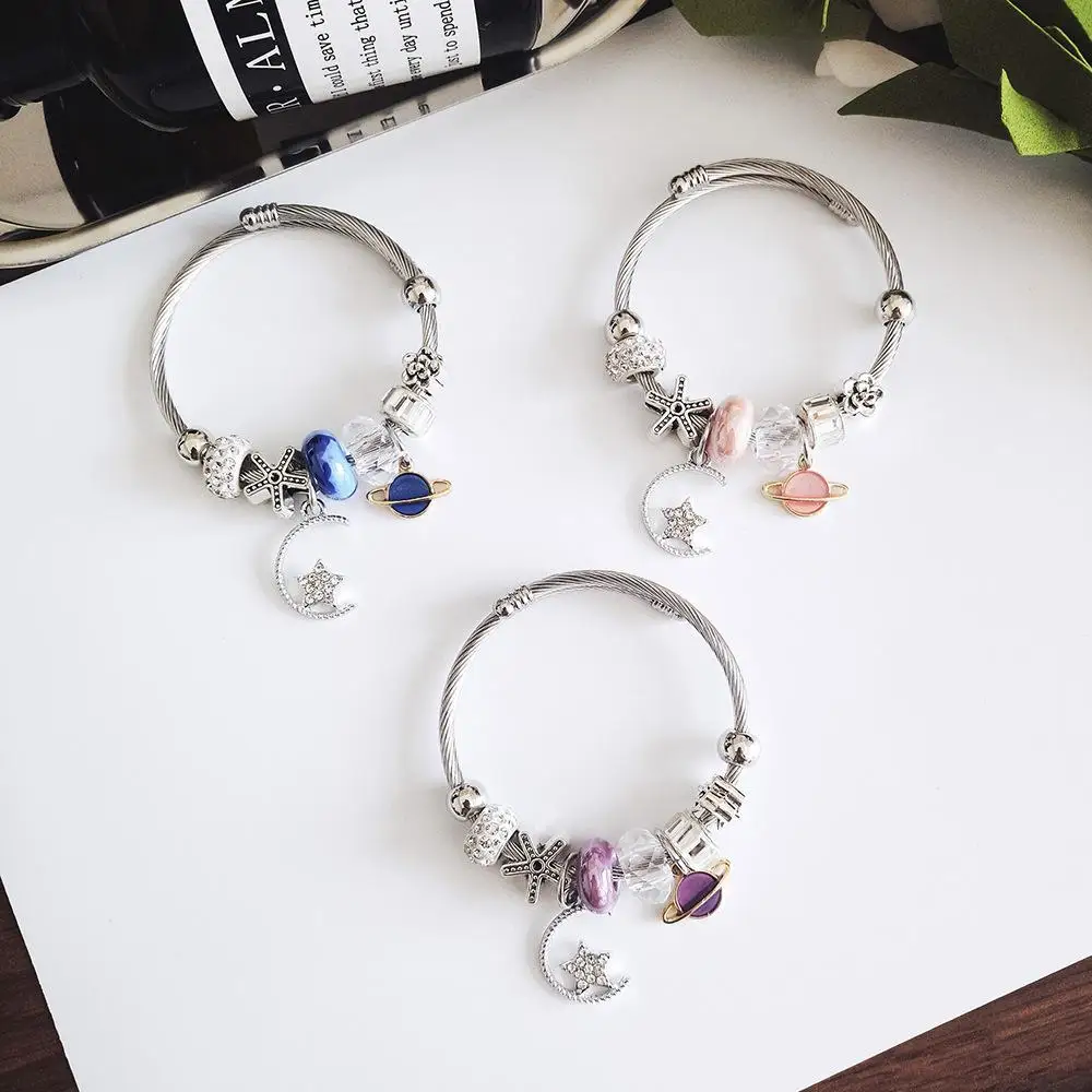 

Butterfly Butterfly Stainless Steel Bracelet Beaded Crystal Star Moon Moon Pendant Open Bracelet, As shown in color