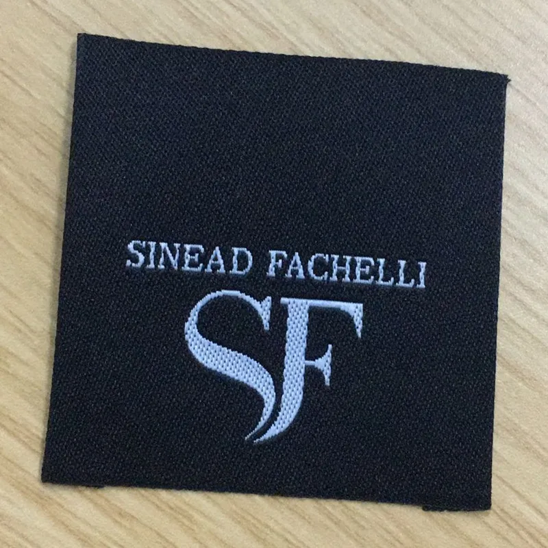 

Custom logo 1000pcs , 5 * 5 cm Logotipo personalizado black damask polyester cloth label