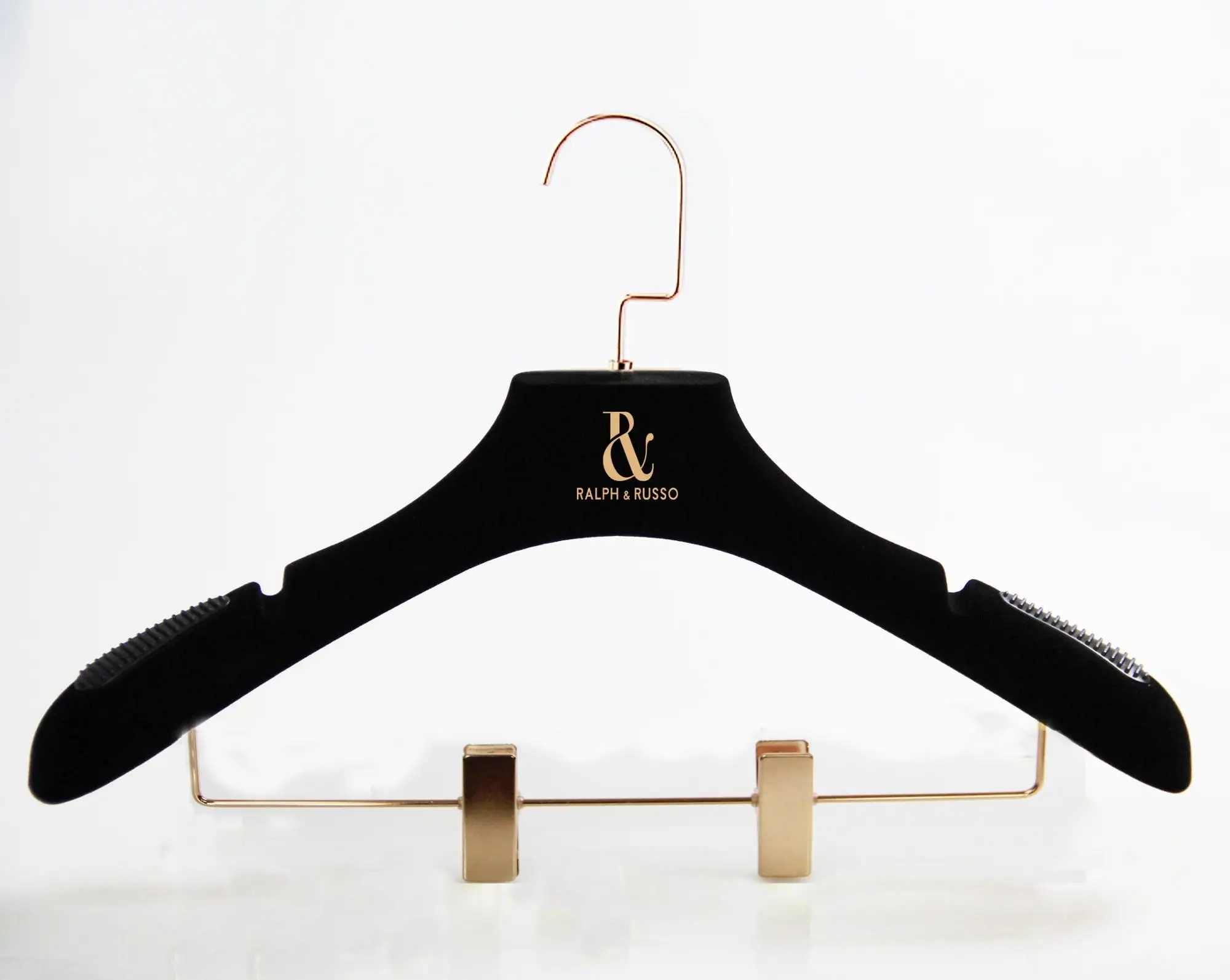Деревянные вешалки для одежды с логотипом