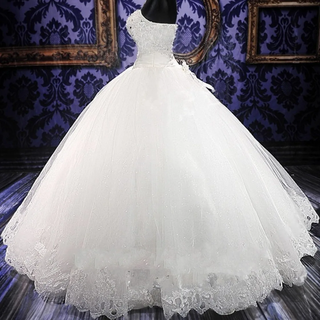 

S371 2021 Beaded Lace Flower Red Ball Gown Wedding Dresses with Long train wedding dress bridal gowns, White
