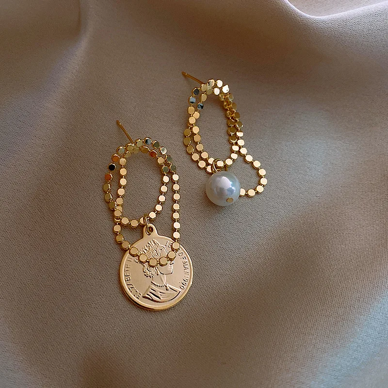 

2022 New Gothic Gold Portrait Disc Pendant Earrings Asymmetric Pearl Portrait Round Coin Earring For Girls