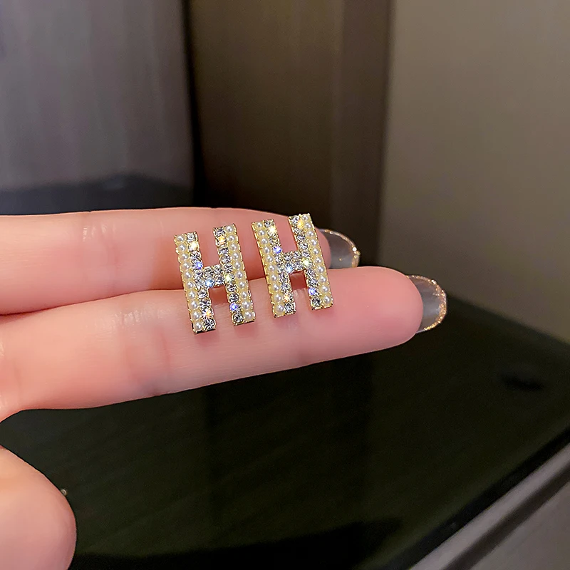 

trendy fashion crystal letter stud h earrings