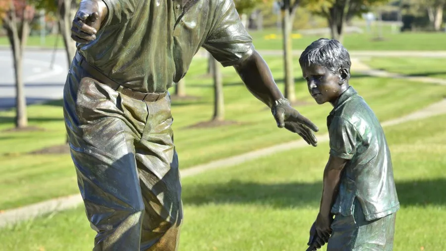Outdoor Golf Lawn Ornaments Custom Memorial Sculpture As Photos You