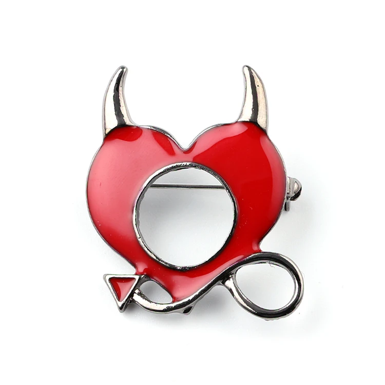 

Vintage Horn Peach Heart Tip Brooch Red Heart Hollow Out Lapel Pin Backpack Clothing Accessories For Women