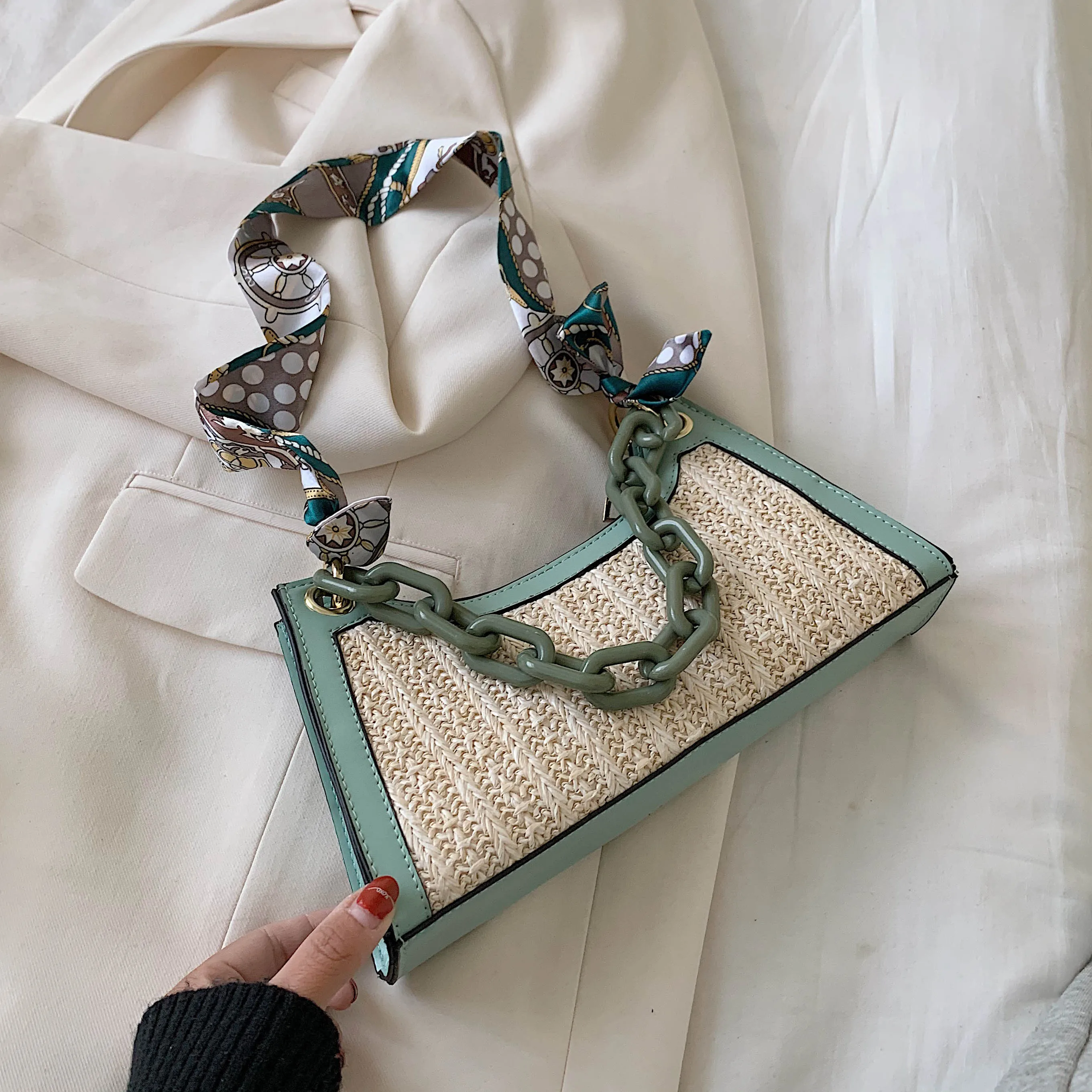 

2020 Summer Scarf Design Chain Shoulder Handbags for Women Small Straw Beach Bags