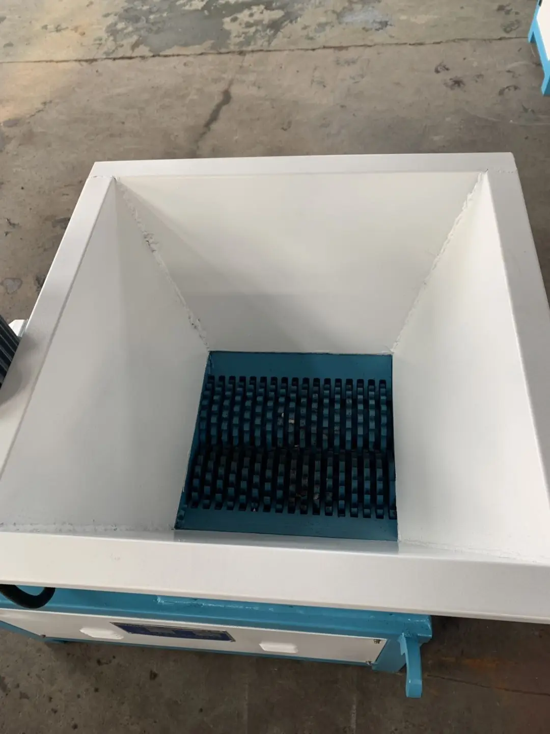
Small double axis shredder paper and plastic 