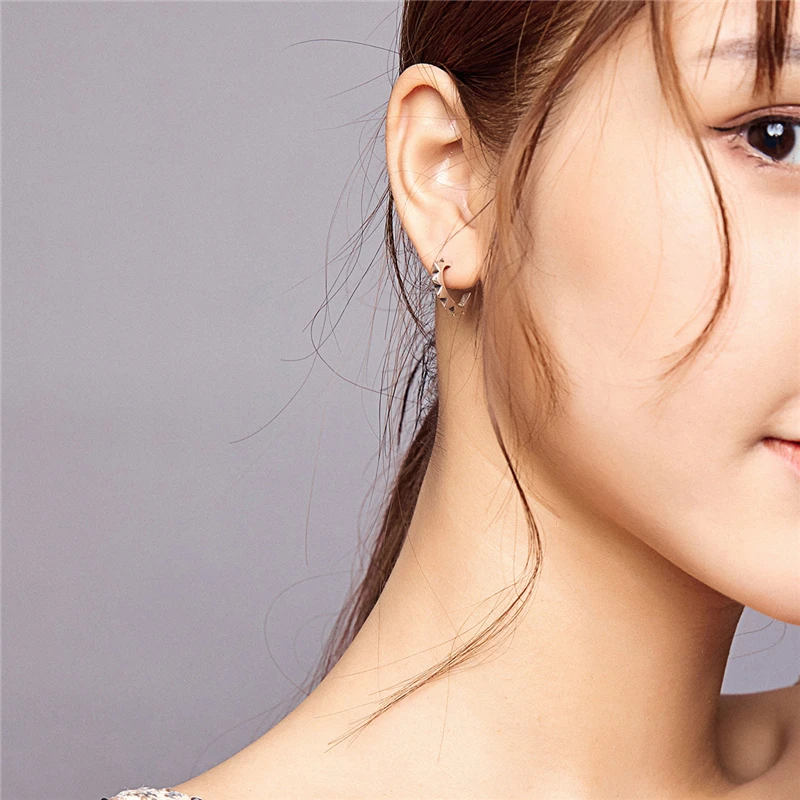 

Simple Fashionable Jewelry Heart-shape Rivet Stud Punk Style 925 Sterling Silver Earrings