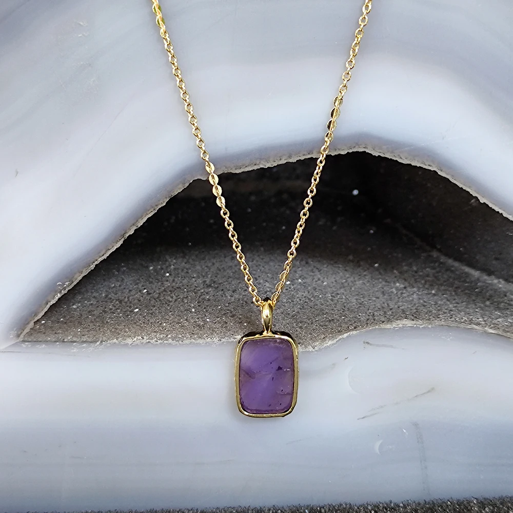 

Newest design unique handmade hammering surface craft gold plated rectangle gemstone amethyst rose quartz pendant necklace, Picture show