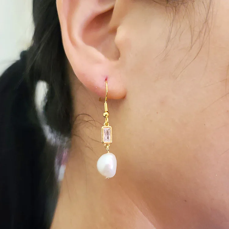 

EP1025 Trendy Unique Design stainless steel earwire CZ and real freshwater pearl drop earring